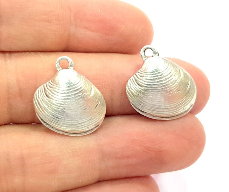 4 Oyster Charms Shell Charm Mussel Charms Sea Ocean Antique Silver Sea Shell Charms  4 Pcs (20x20mm) Antique Silver Plated Metal  G6423