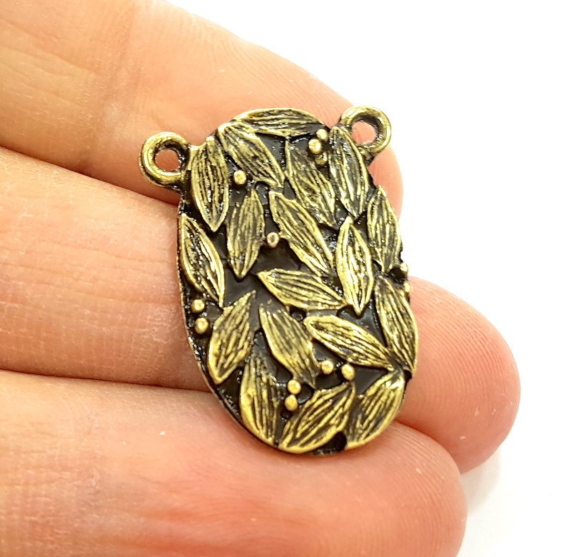 4 Antique Bronze Pendant Antique Bronze Medallion Pendant (28x20mm) G7192