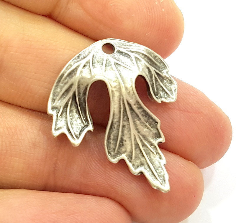 2 Silver Pendant Antique Silver Plated Leaf Pendant (29x25mm) G7251