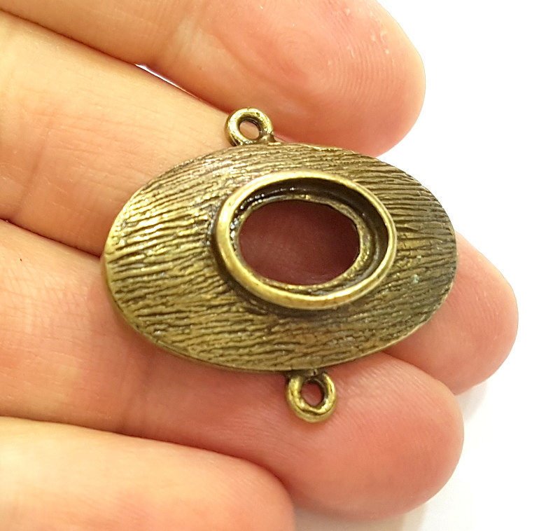 2 Antique Bronze Pendant Antique Bronze Medallion Pendant (33x28mm) G7173