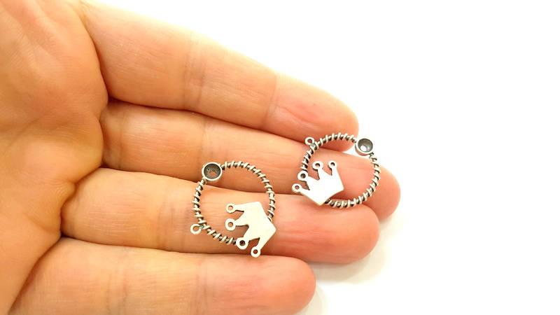 2 Silver Charms Silver Plated King Charms Antique Silver Plated Brass (23mm)  G7415