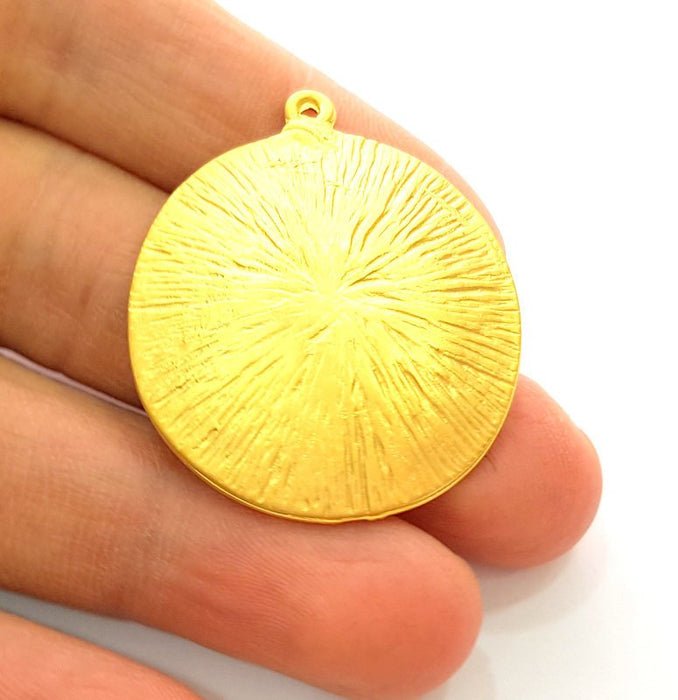 Striped Round Charm Gold Plated Pendant (35mm) G16299