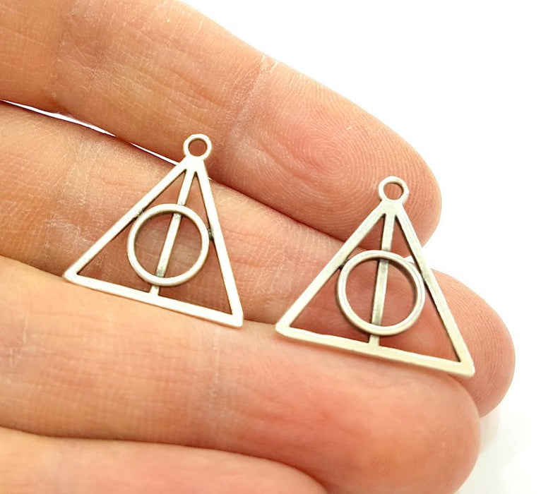 10 Silver Triangle Charms Antique Silver Plated Charms  (21x20mm) G7067