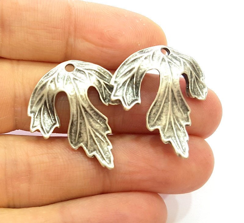 2 Silver Pendant Antique Silver Plated Leaf Pendant (29x25mm) G7251