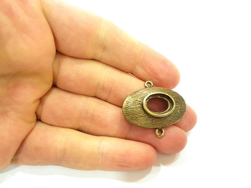 2 Antique Bronze Pendant Antique Bronze Medallion Pendant (33x28mm) G7173