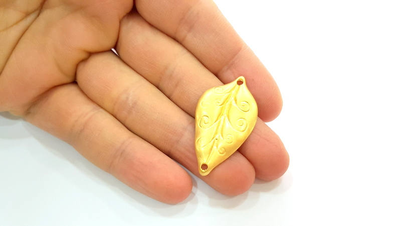 Gold Pendant Gold Plated Leaf Pendant (38x22mm) G7408