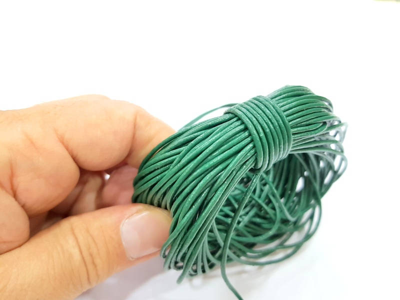 Leather Green Cord 1mt-3.3 ft (1.5mm) Round Leather Lacing G7981