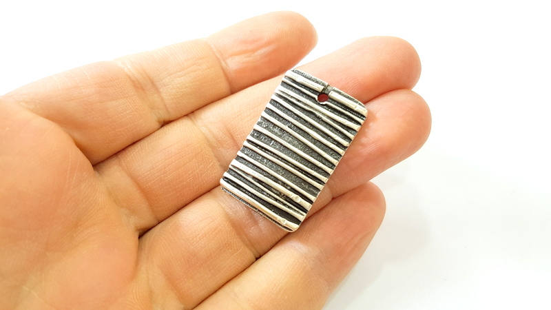 Silver Pendant Antique Silver Plated Pendant (34x21mm) G8221