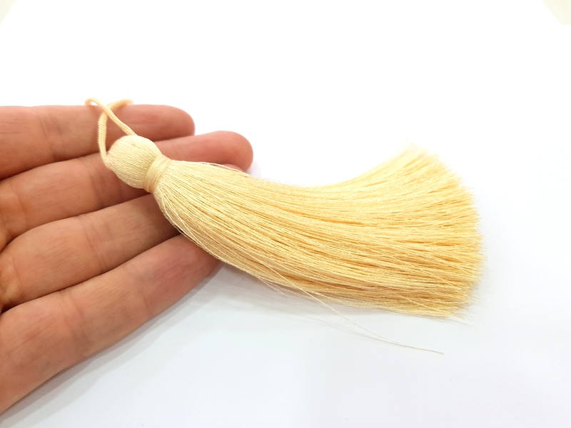 Light Salmon Tassel Large Thick 113 mm - 4.4 inches G8058