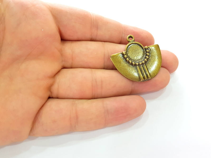 2 Antique Bronze Pendant Antique Bronze Pendant Blank (34x30mm) G8184