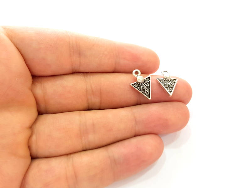 10 Silver Triangle Charms Antique Silver Plated Charms (17x11mm) G8227