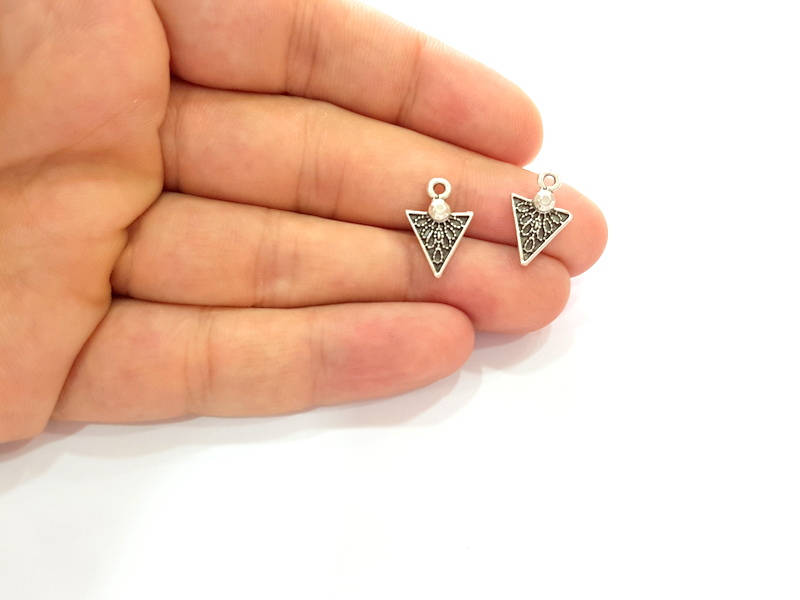 10 Silver Triangle Charms Antique Silver Plated Charms (17x11mm) G8227