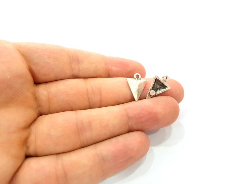 10 Silver Triangle Charms Antique Silver Plated Charms (16x11mm) G8654