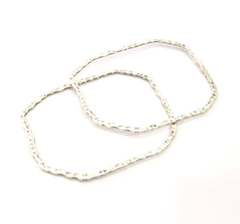4 Hammered Findings Antique Silver Plated Metal (60x47mm) G10445