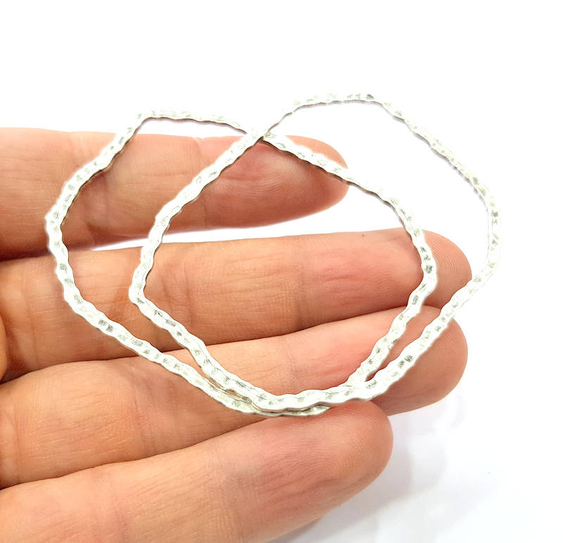 4 Hammered Findings Antique Silver Plated Metal (60x47mm) G10445