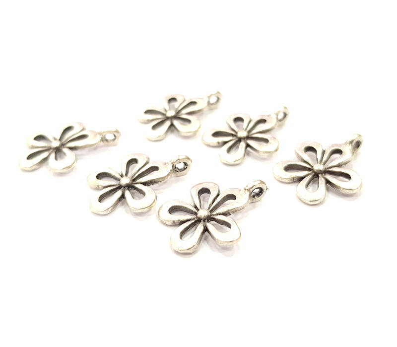 10 Flower Charms Silver Charms Antique Silver Plated Metal (18x14mm) G10892