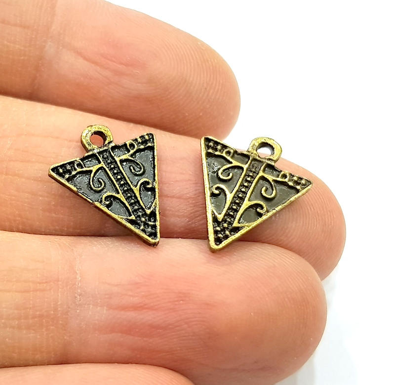 20 Triangle Charm Antique Bronze Charm Antique Bronze Plated Metal Charms (17x14mm) G11070