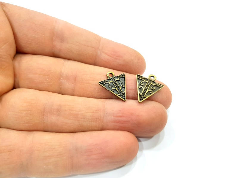 20 Triangle Charm Antique Bronze Charm Antique Bronze Plated Metal Charms (17x14mm) G11070