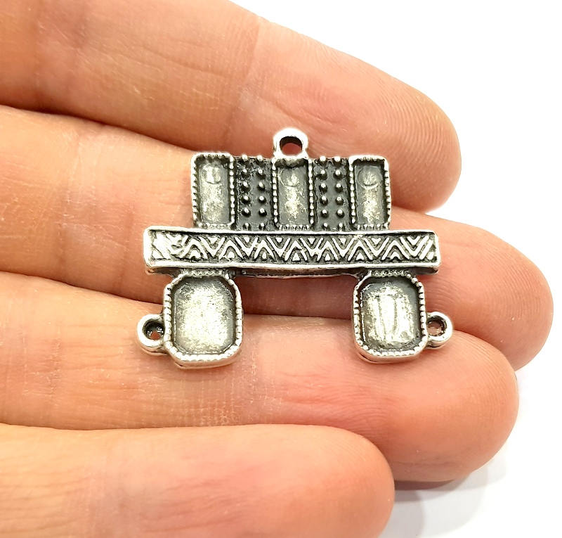 2 Silver Pendant Antique Silver Plated Pendants (32x26mm)  G11082