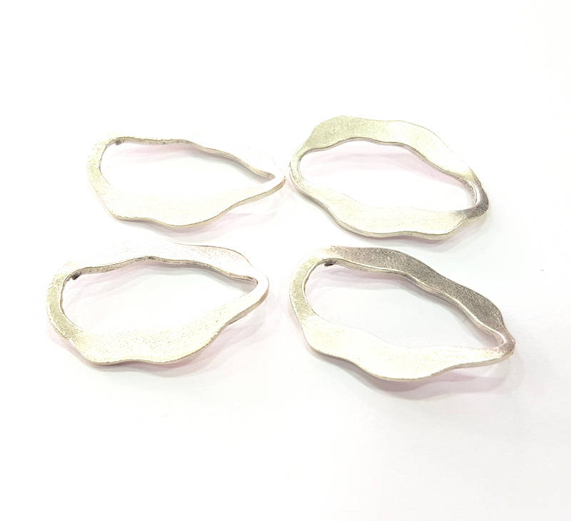 8 Twisted Circle Connector Antique Silver Plated Metal (27x19mm) G11385