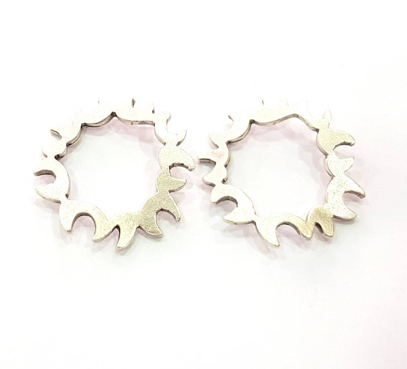 6 Flame Circle Connector Antique Silver Plated Metal (25mm) G11390