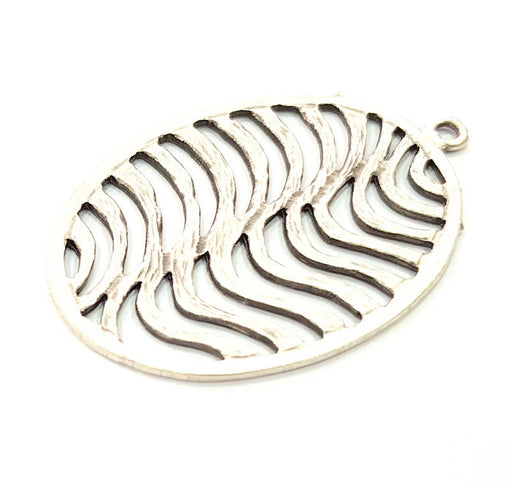 Oval Wavy Pendant Silver Pendant Antique Silver Plated Metal (53x36mm) G11402