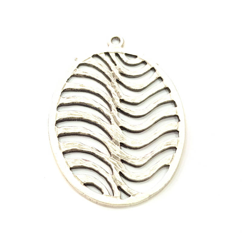 Oval Wavy Pendant Silver Pendant Antique Silver Plated Metal (53x36mm) G11402