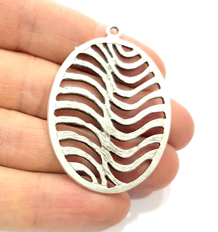 Oval Wavy Pendant Silver Pendant Antique Silver Plated Metal (53x36mm) G11402