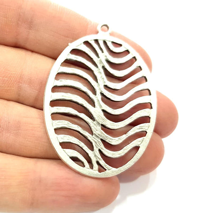 Oval Wavy Pendant Silver Pendant Antique Silver Plated Metal (53x36mm) G11402