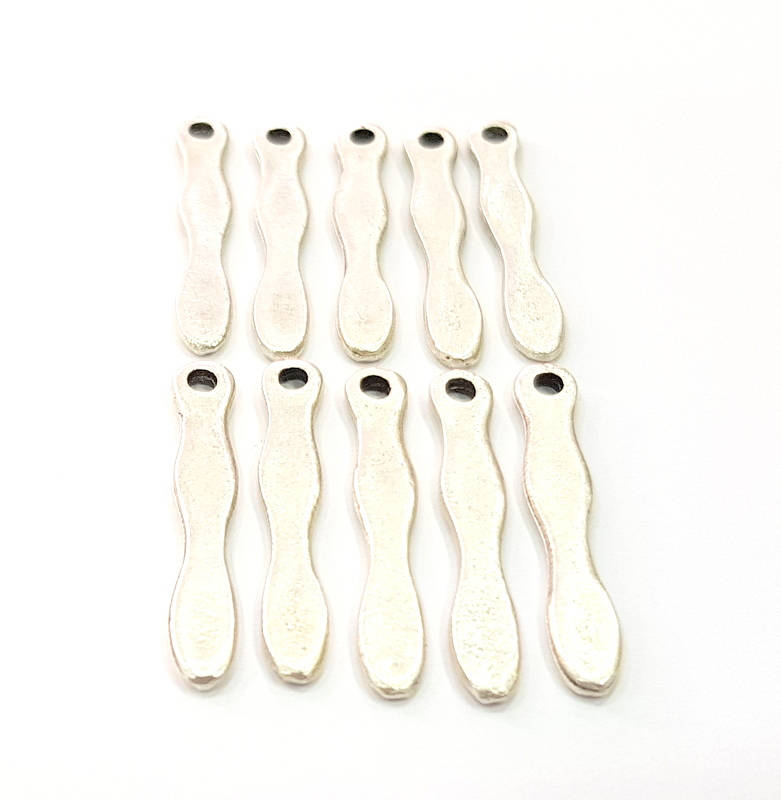 10 Silver Charms Antique Silver Plated Metal (32x5mm) G11403