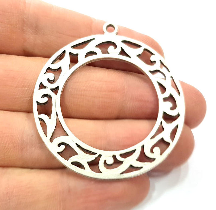 Circle Frame Pendant Silver Pendant Antique Silver Plated Metal (48mm) G14437