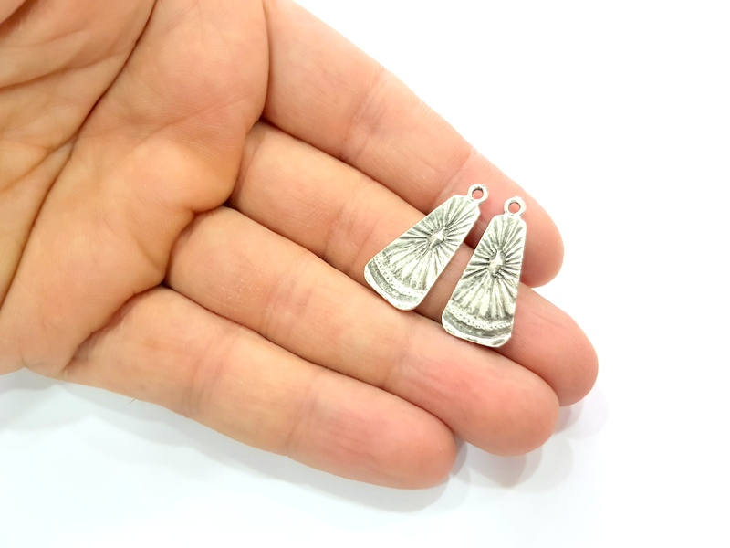 8 Silver Charms Antique Silver Plated Metal (28x12mm) G11984