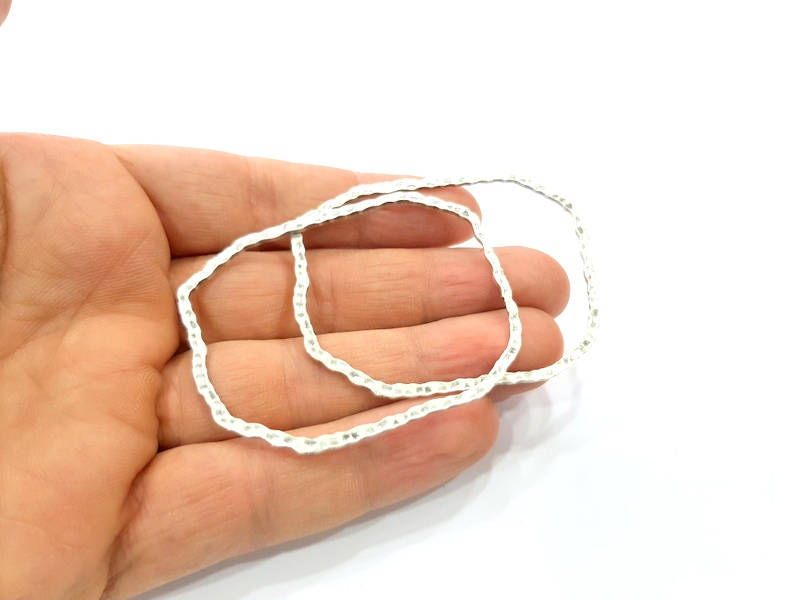4 Hammered Findings Antique Silver Plated Metal (60x47mm) G10445