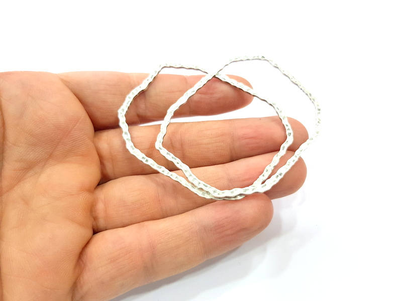 4 Hammered Findings Antique Silver Plated Metal (60x47mm) G10445