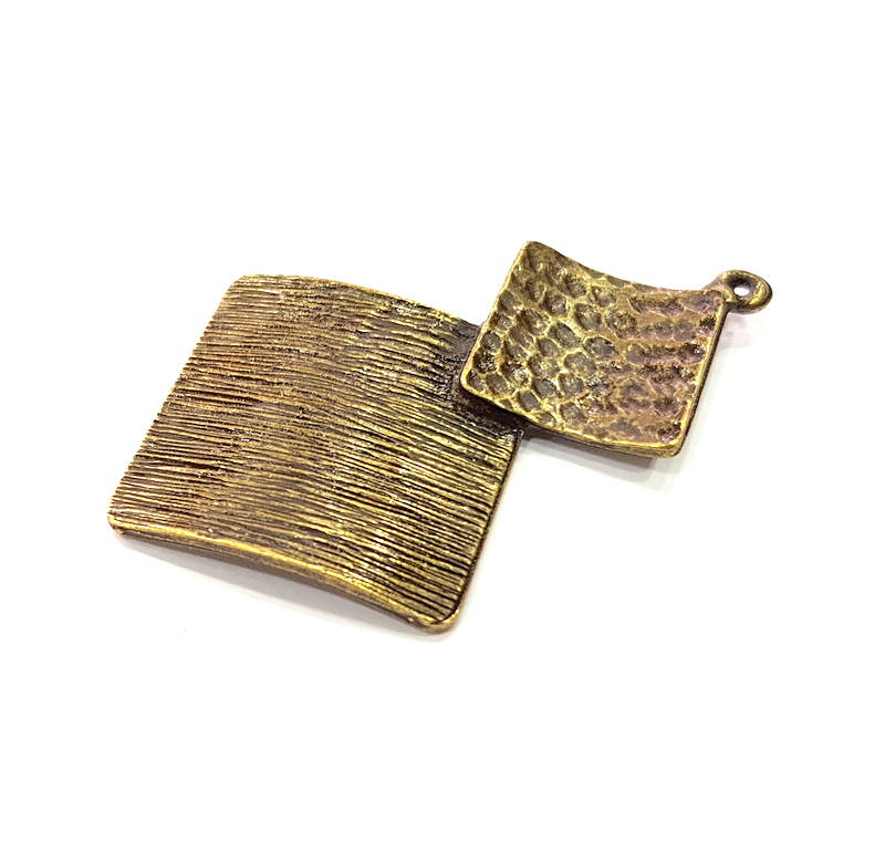 Antique Bronze Pendant Antique Bronze Plated Metal Pendant (55x35mm) G10582