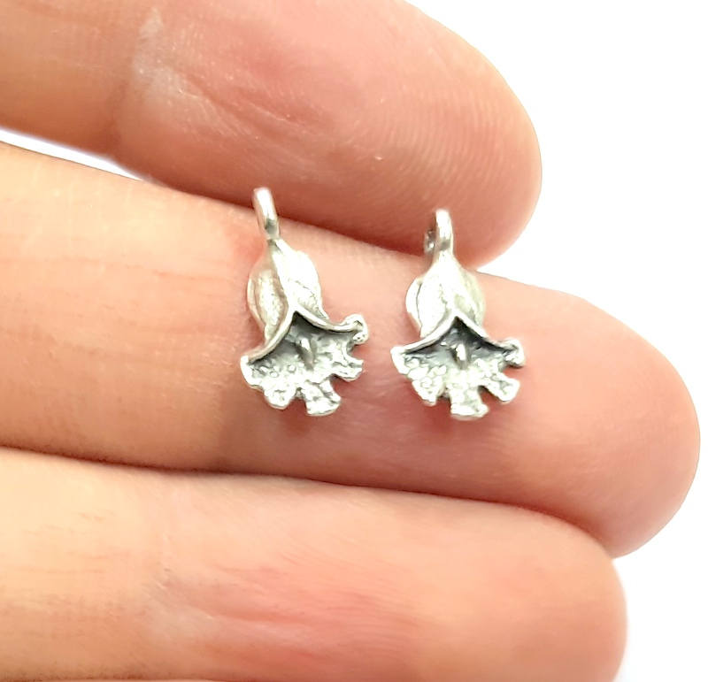 20 Clove Charm Flower Charms Silver Charms Antique Silver Plated Metal (14x8mm) G10896