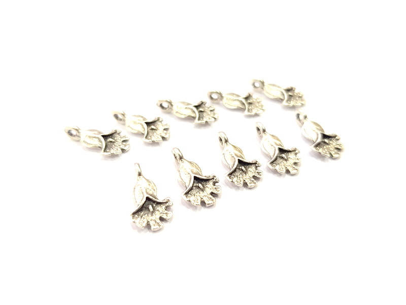 20 Clove Charm Flower Charms Silver Charms Antique Silver Plated Metal (14x8mm) G10896