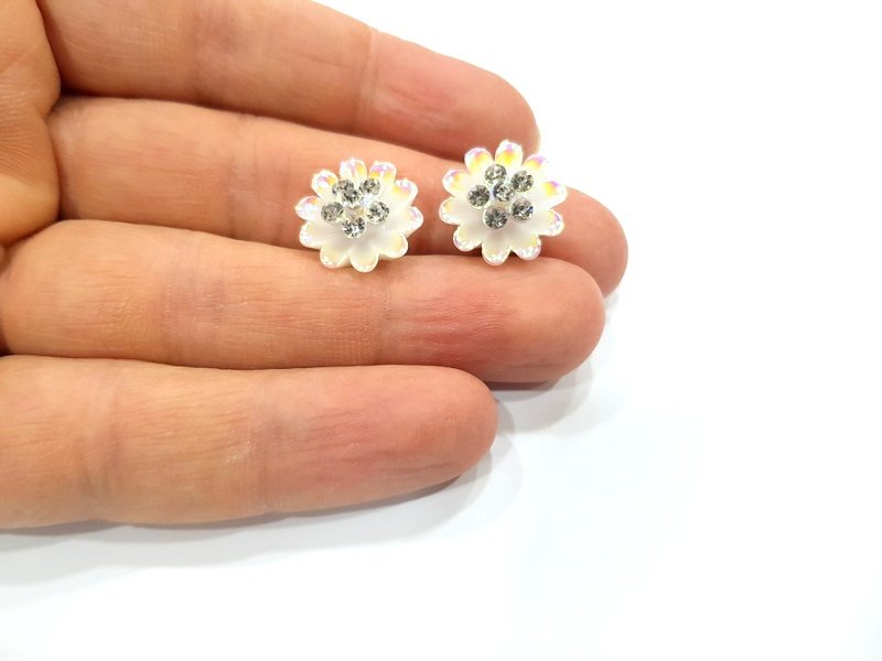 2 White Flower Cameo Cabochon 15mm  G12260