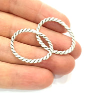 8 Twisted Circle Connector Antique Silver Plated Metal (31x24mm) G11384