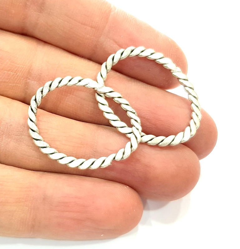 8 Twisted Circle Connector Antique Silver Plated Metal (31x24mm) G11384