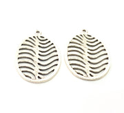 2 Oval Wavy Charm Silver Charms Antique Silver Plated Metal (36x25mm) G11396