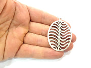 Oval Wavy Pendant Silver Pendant Antique Silver Plated Metal (53x36mm) G11402