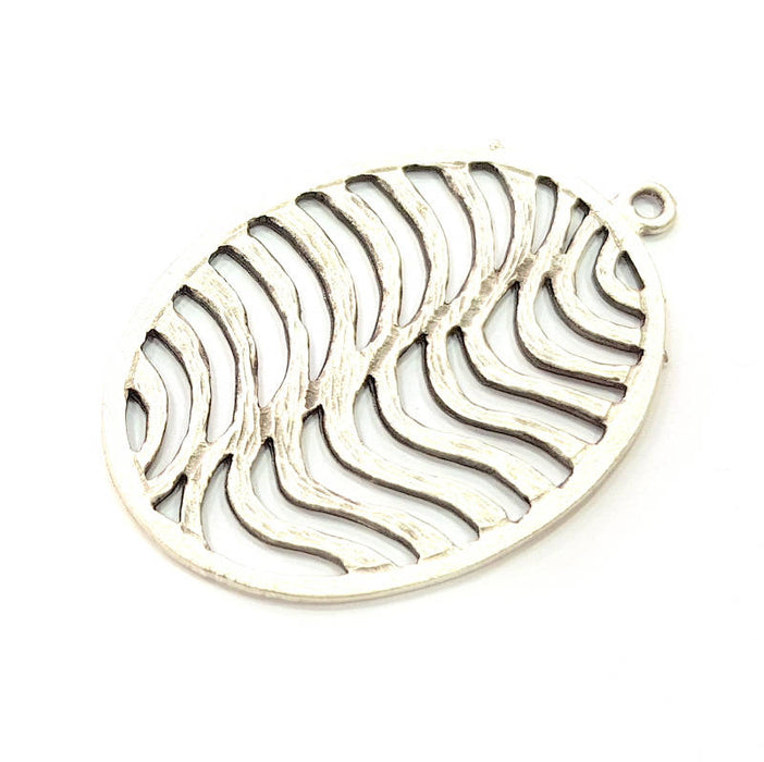 Oval Wavy Pendant Silver Pendant Antique Silver Plated Metal (53x36mm) G11402