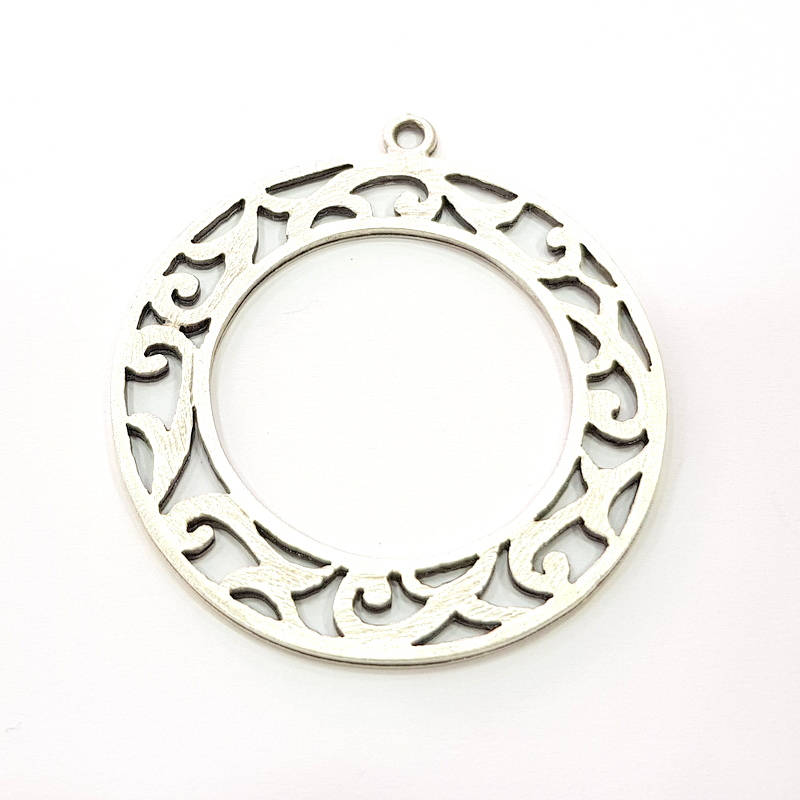 Circle Frame Pendant Silver Pendant Antique Silver Plated Metal (48mm) G14437