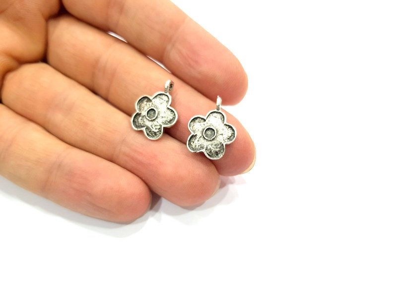 8 Flower Charm Silver Charms Antique Silver Plated Metal (18x14mm) G12312