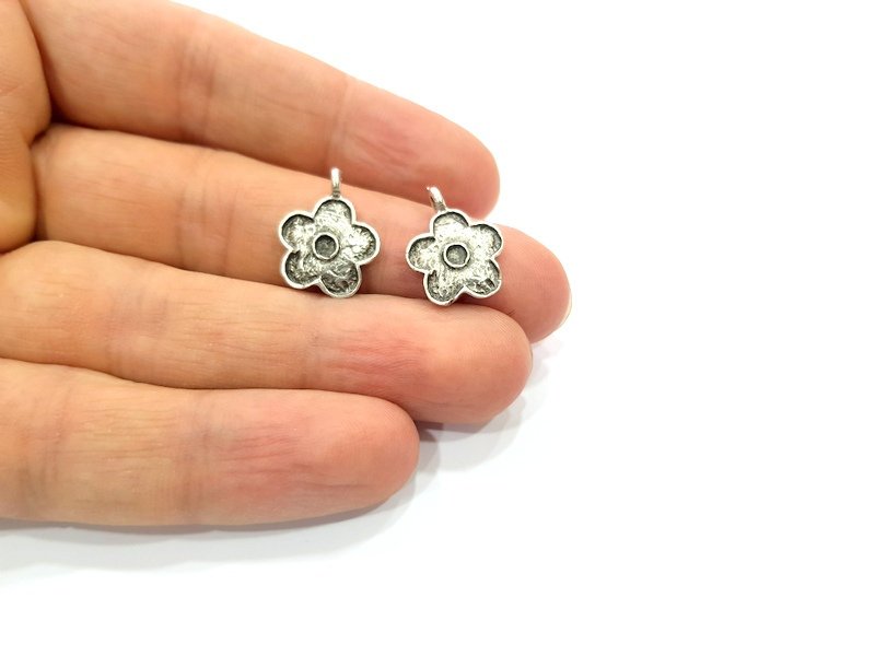 8 Flower Charm Silver Charms Antique Silver Plated Metal (18x14mm) G12312