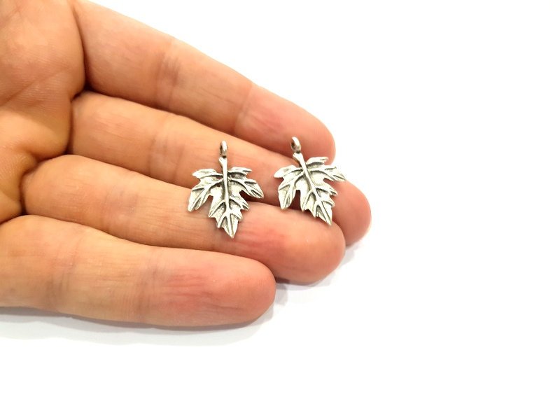 10 Leaf Charm Silver Charms Antique Silver Plated Metal (25x17mm) G12313