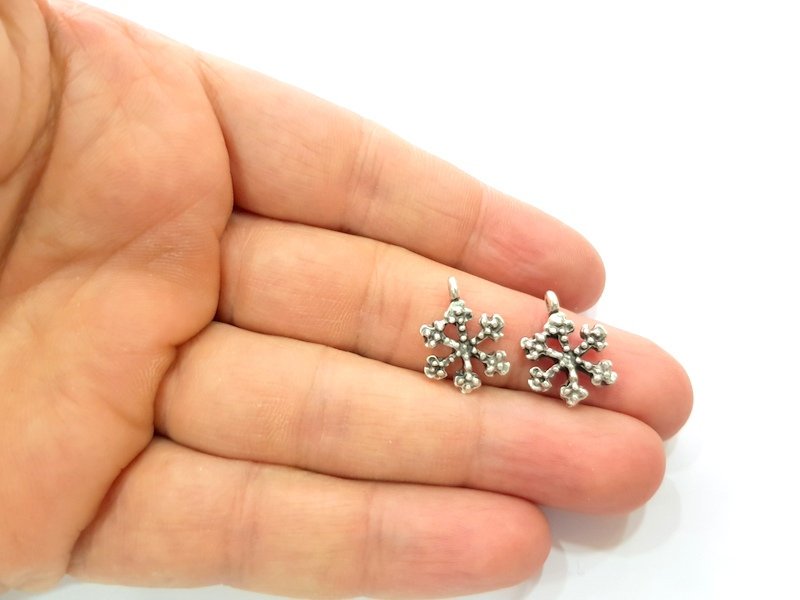 10 Snowflake Charm Silver Charms Antique Silver Plated Metal (18x13mm) G12337