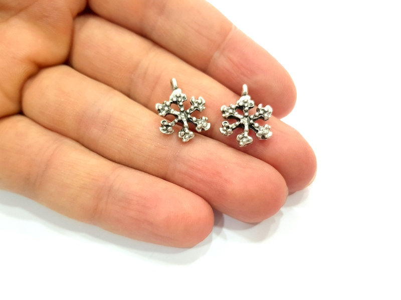 10 Snowflake Charm Silver Charms Antique Silver Plated Metal (18x13mm) G12337