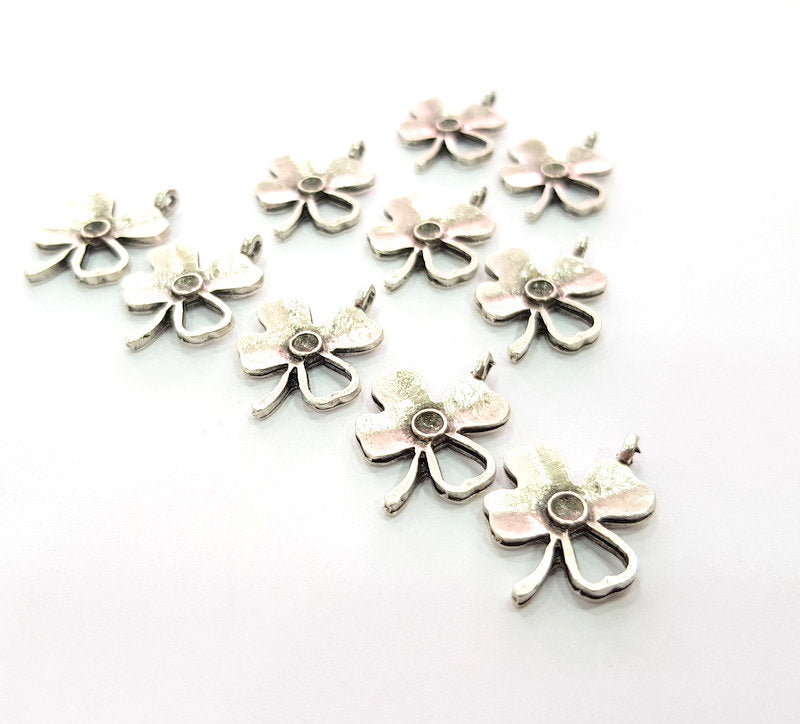 10 Clover Charm Antique Silver Plated Charms (25x17mm) G12348
